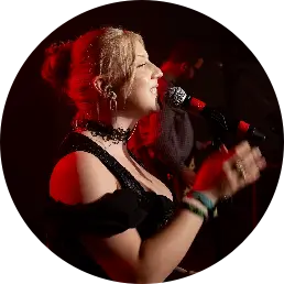 Portrait von Cinderella Winter – Sängerin der nAund Liveband aus Cottbus